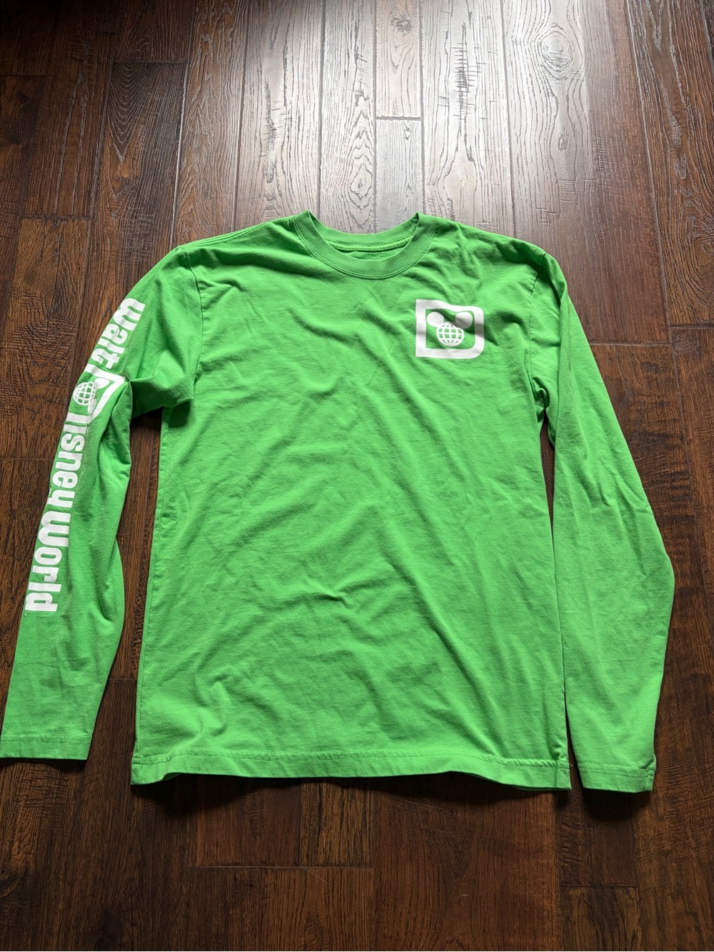 Walt Disney World Green Long-Sleeve Graphic Tee